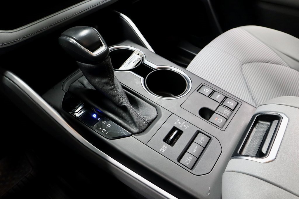 Used 2023 Toyota Highlander LE image 35