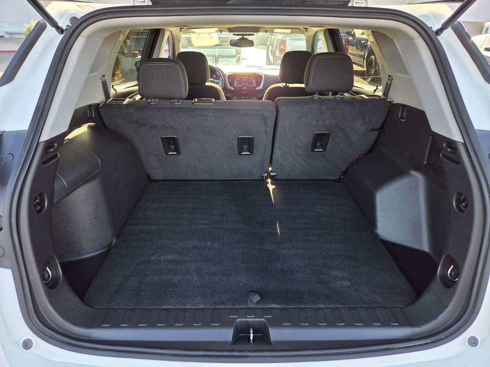 Used 2024 GMC Terrain SLE FWD image 13