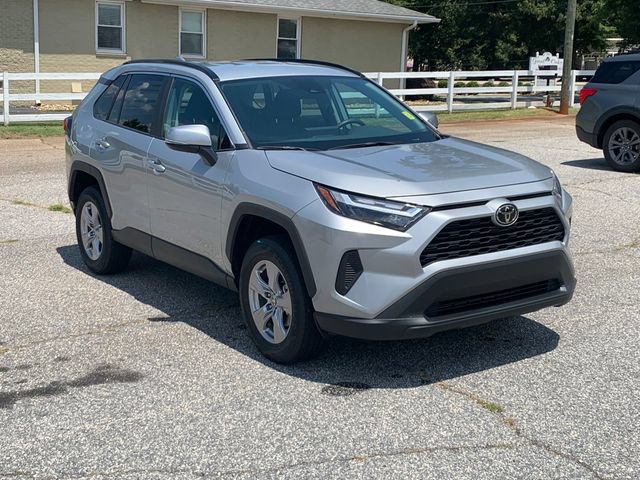 Used 2025 Toyota RAV4 XLE AWD/4WD image 3