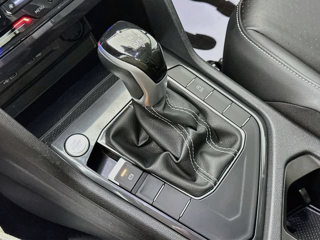 Used 2023 Volkswagen Tiguan SE w/ Panoramic Sunroof Package FWD image 23