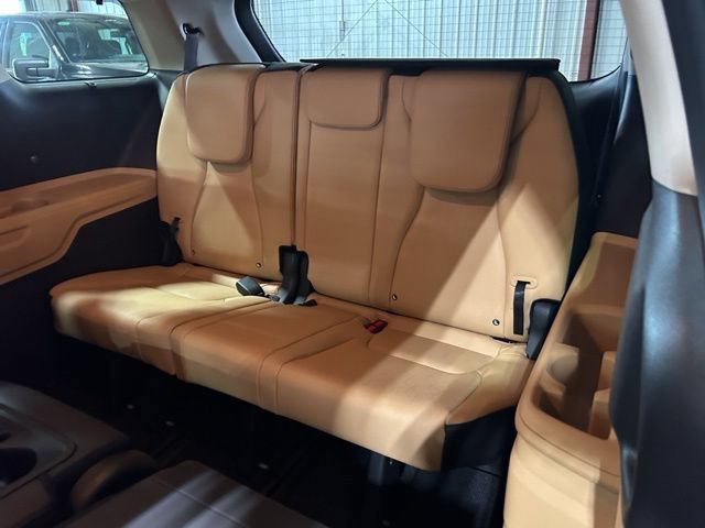 Used 2024 Kia Carnival EX FWD image 28
