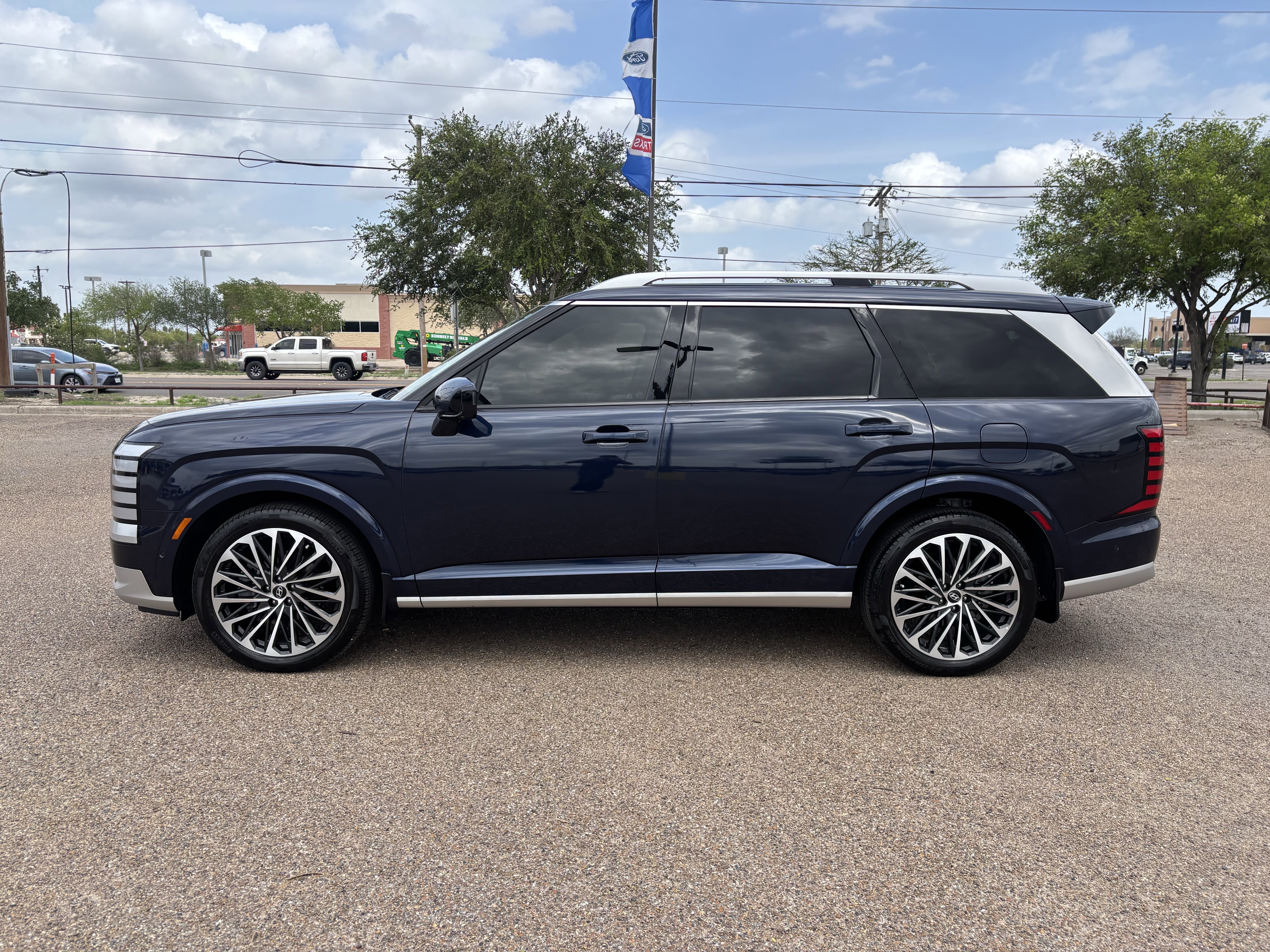 Used 2026 Hyundai Palisade Calligraphy FWD image 4