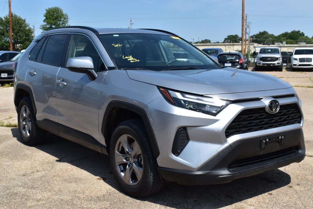 Used 2025 Toyota RAV4 XLE w/ Convenience Package AWD/4WD image 3