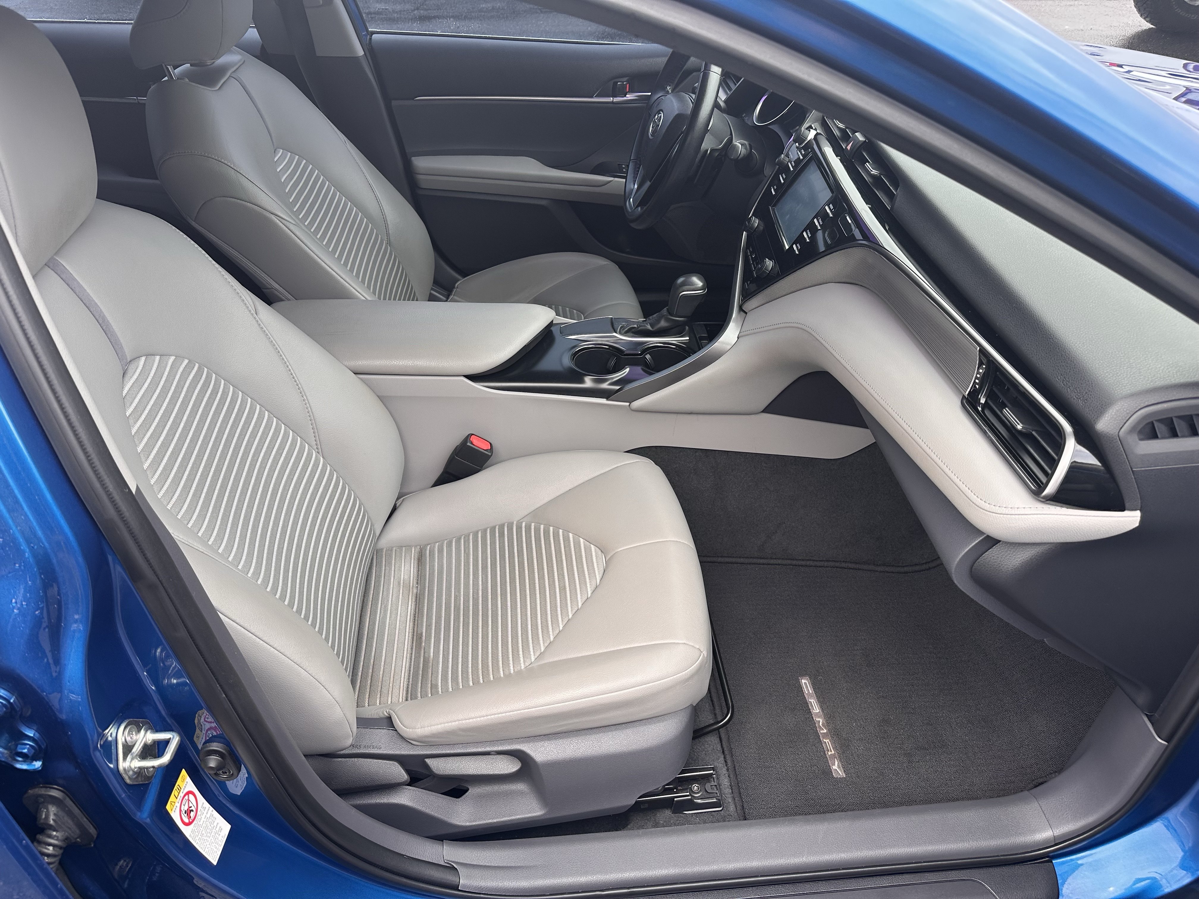 Used 2019 Toyota Camry SE w/ Convenience Package FWD image 14