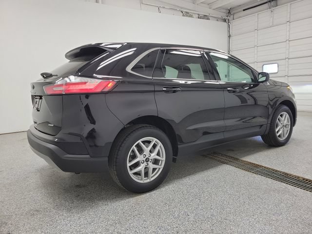 Certified 2024 Ford Edge SEL w/ Convenience Package AWD/4WD image 3