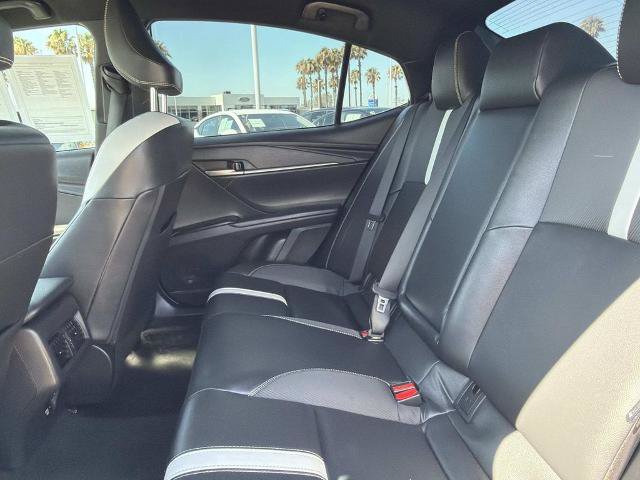 Used 2025 Toyota Camry SE w/ Convenience Package FWD image 19