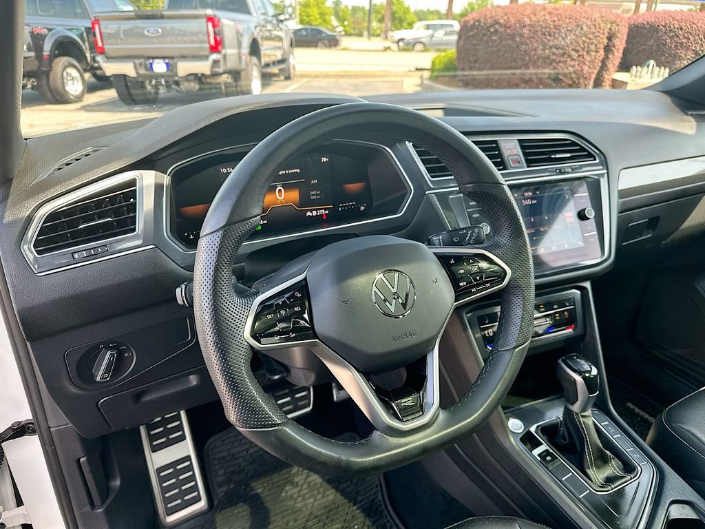 Used 2024 Volkswagen Tiguan SE R-Line FWD image 10
