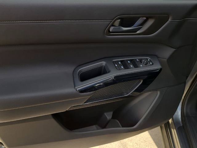 Used 2025 Nissan Pathfinder SV FWD image 21