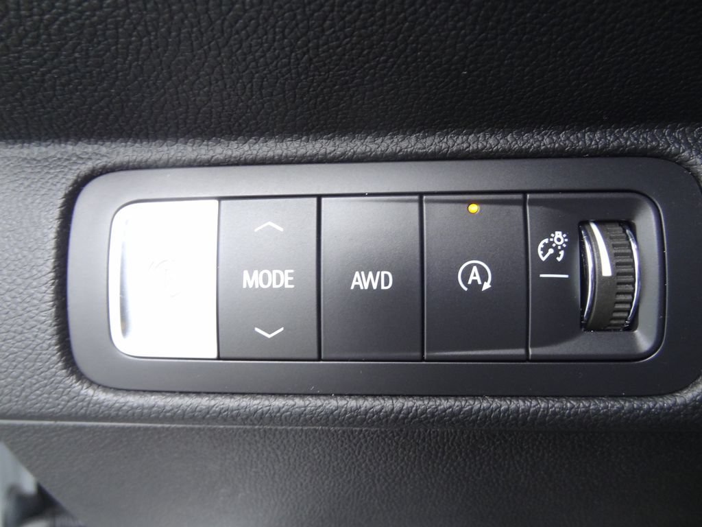 Used 2025 Chevrolet Traverse LT w/ Midnight/Sport Edition AWD/4WD image 18