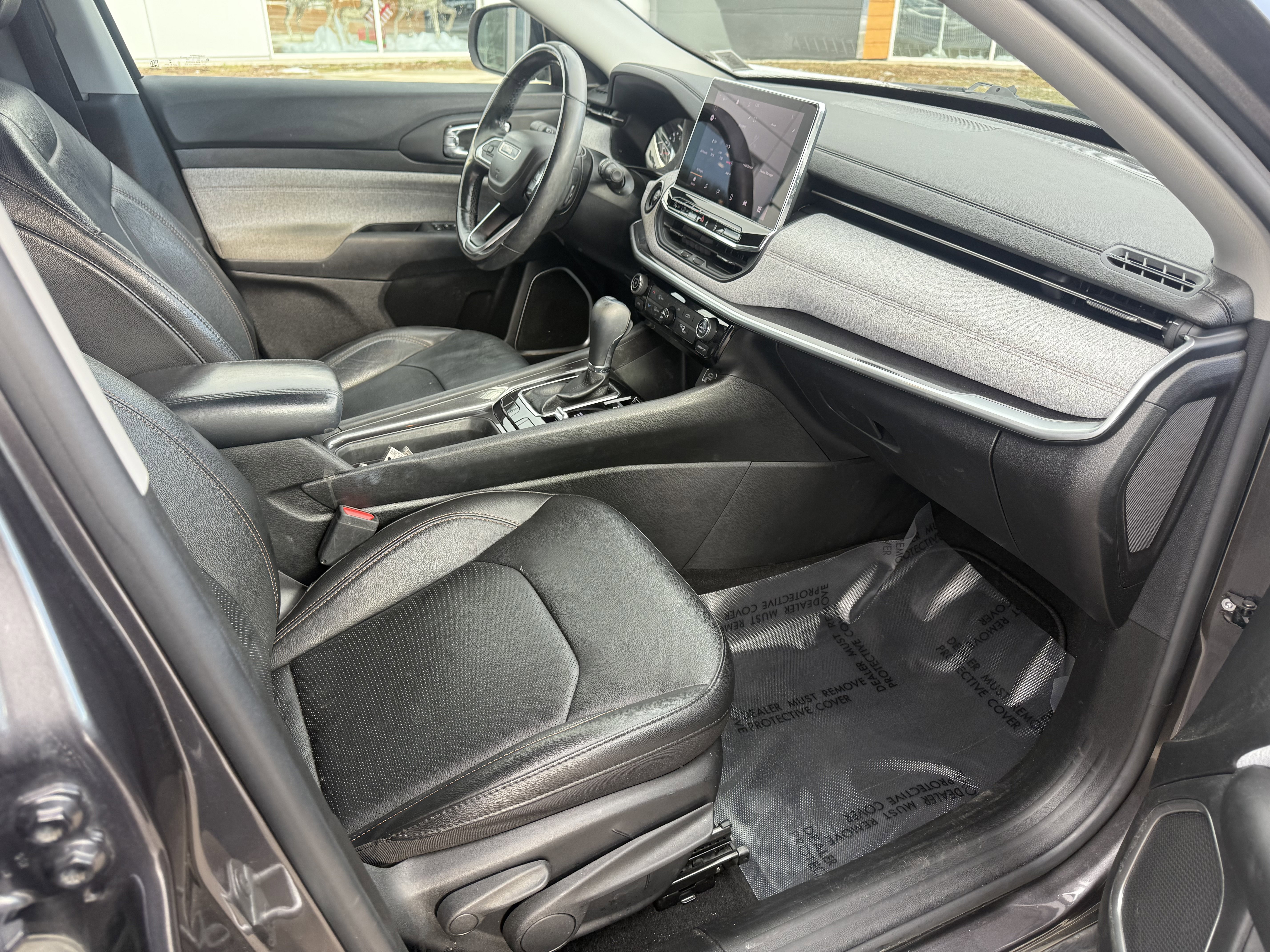 Used 2022 Jeep Compass Latitude image 11