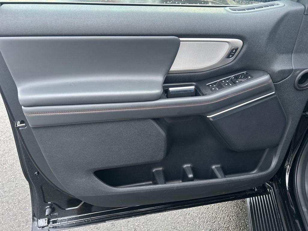 Certified 2025 Ford Expedition Active image 17