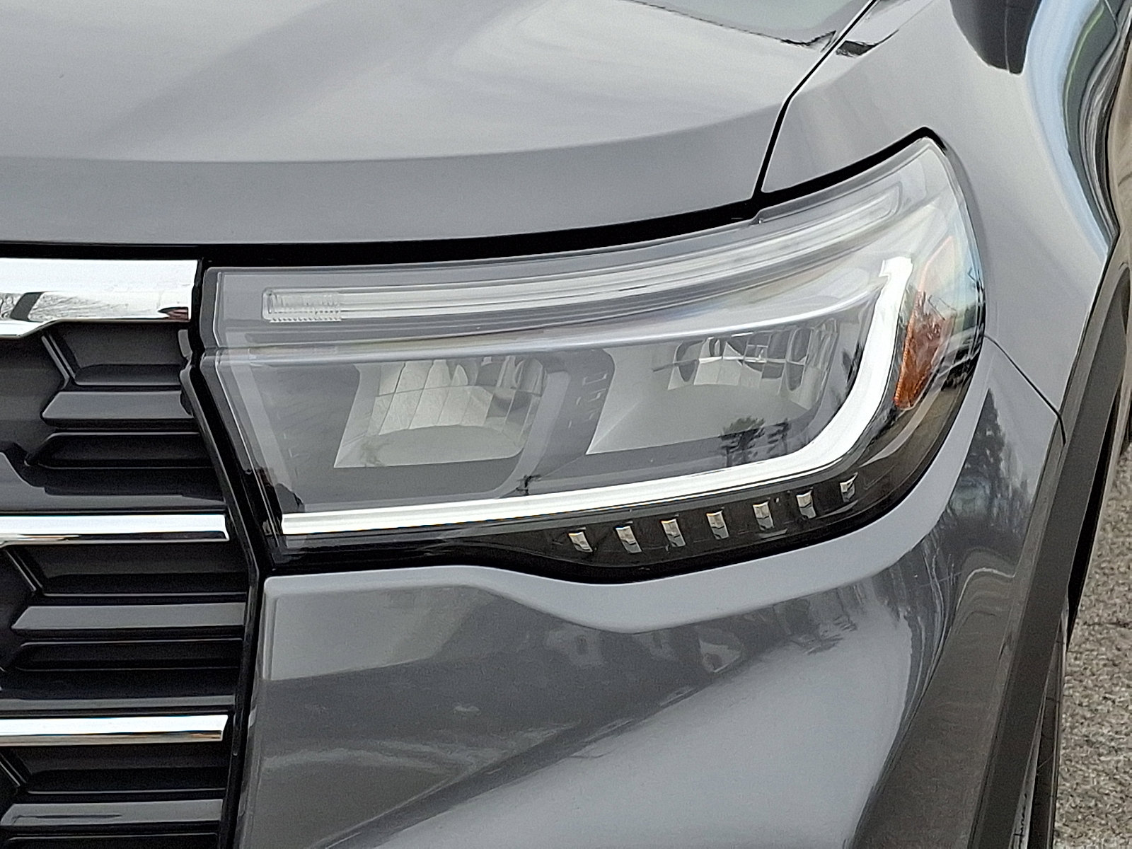 Certified 2025 Ford Explorer Active image 12