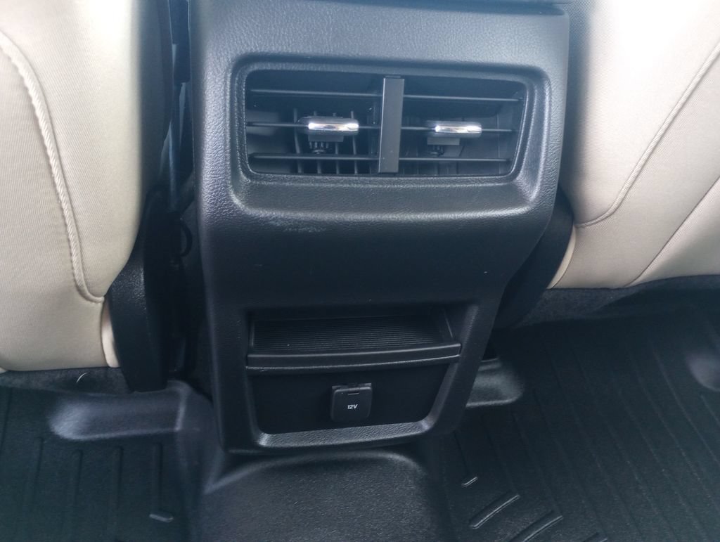 Certified 2018 Ford Edge SE FWD image 18