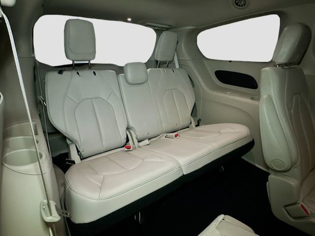 Used 2020 Chrysler Pacifica Touring-L image 23