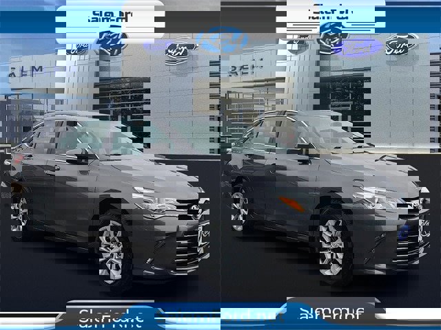 Used 2017 Toyota Camry LE image 1