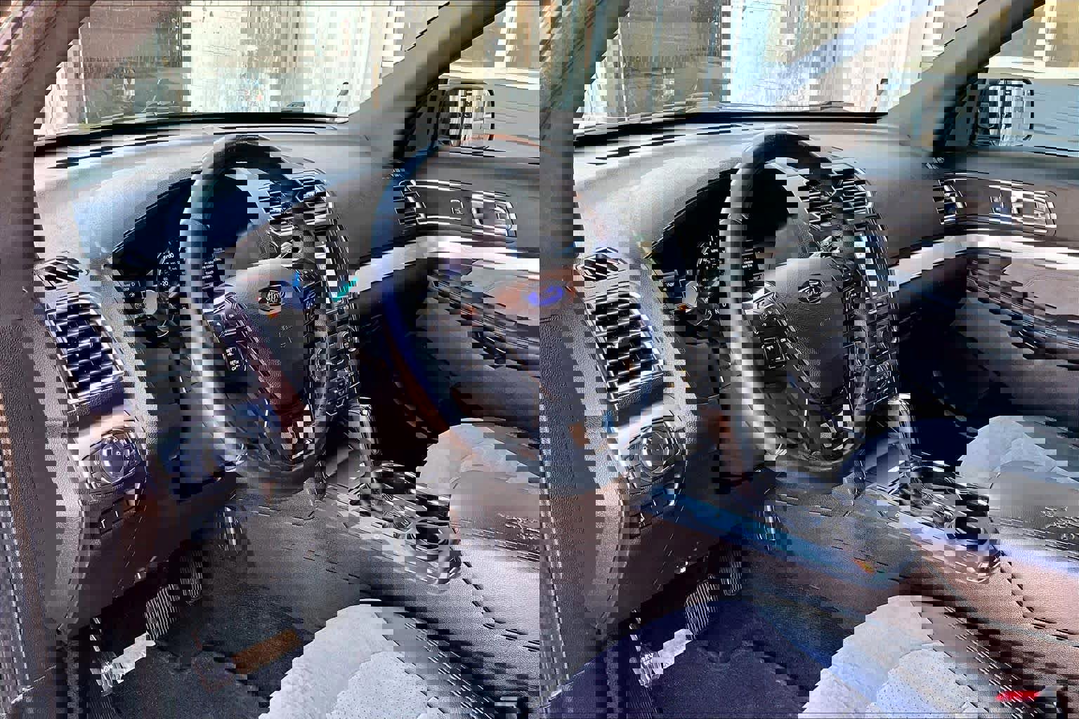 Certified 2017 Ford Explorer XLT w/ Equipment Group 202A image 20