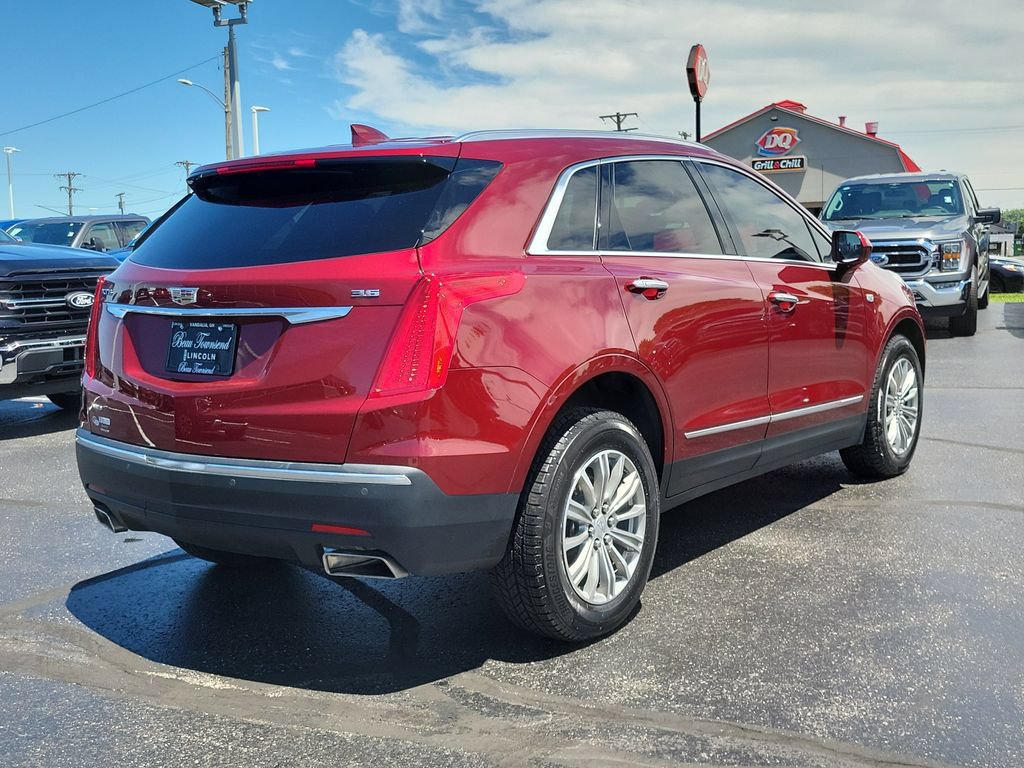 Used 2017 Cadillac XT5 Luxury w/ Driver Awareness Package AWD/4WD image 3
