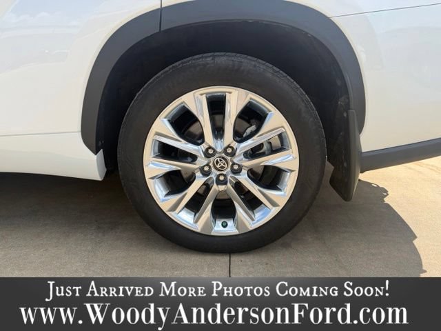Used 2024 Toyota Highlander Limited AWD/4WD image 7