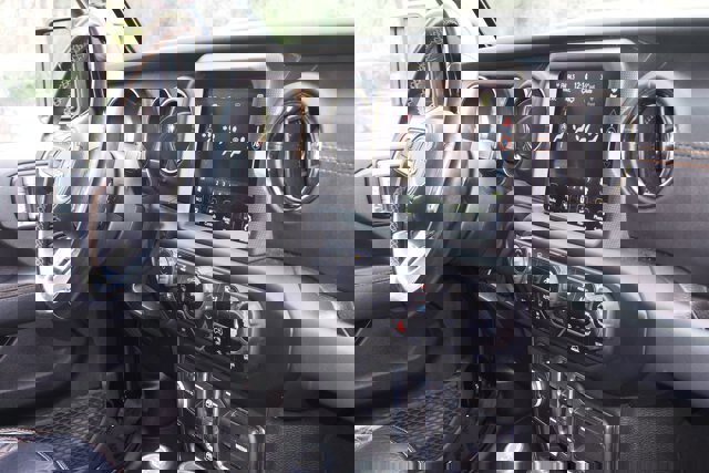 Used 2021 Jeep Gladiator Overland image 10