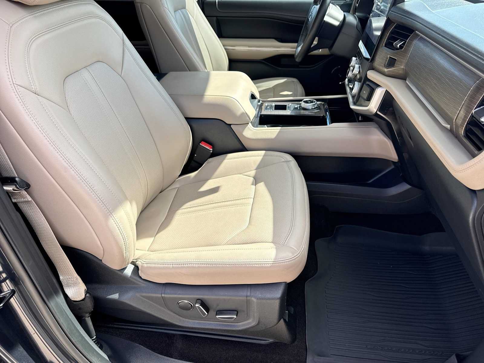 Certified 2022 Ford Expedition Max Limited RWD image 23