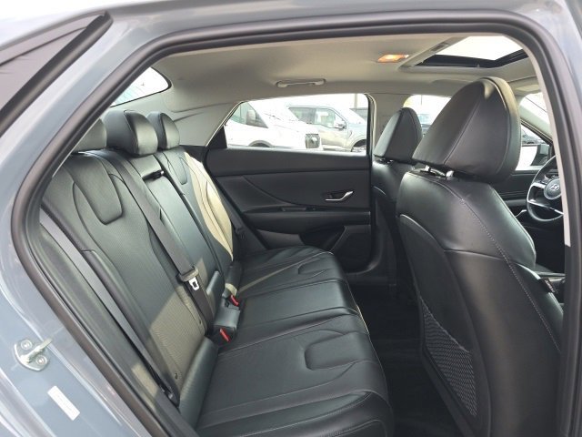 Used 2023 Hyundai Elantra Limited image 19