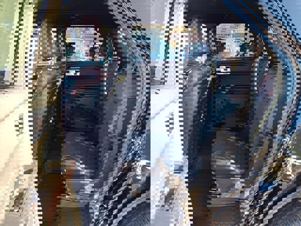 Certified 2020 Ford Explorer Platinum w/ Premium Technology Package image 6