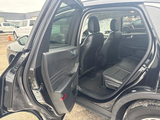 Certified 2022 Ford Escape SEL w/ Technology Package AWD/4WD image 9
