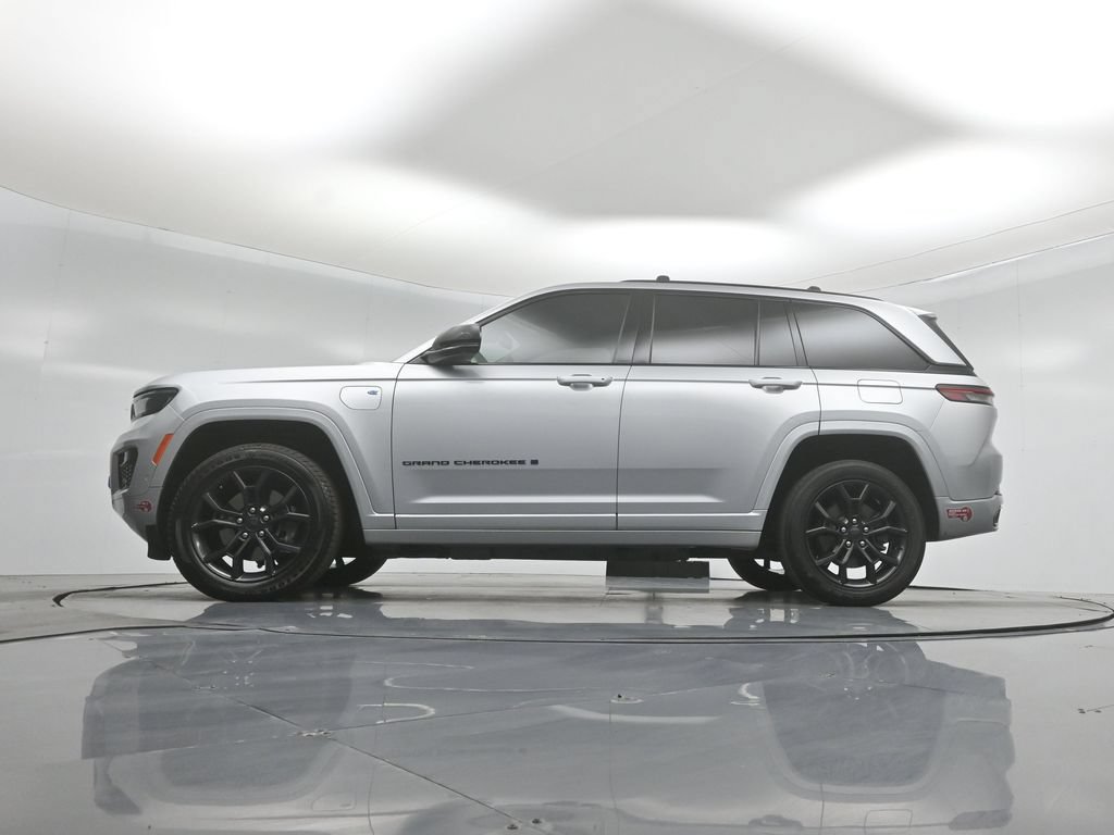 Used 2023 Jeep Grand Cherokee 30th Anniversary AWD/4WD image 7