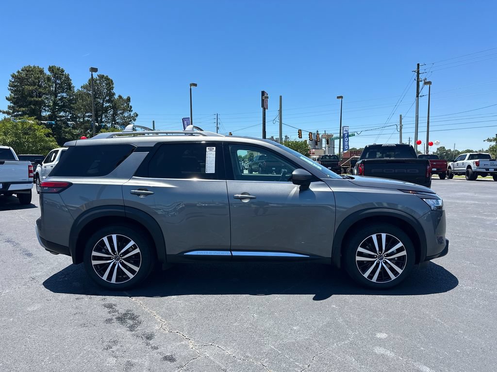 Used 2024 Nissan Pathfinder Platinum FWD image 8