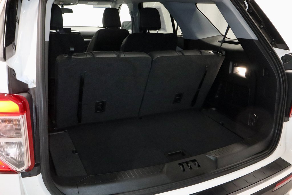 Certified 2022 Ford Explorer XLT w/ Equipment Group 202A image 16