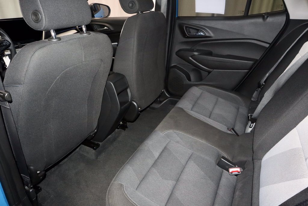 Used 2025 Chevrolet Trax LS FWD image 20