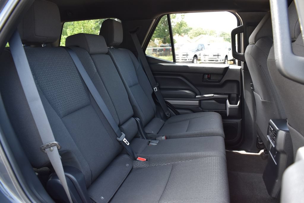 Used 2025 Toyota 4Runner SR5 AWD/4WD image 29