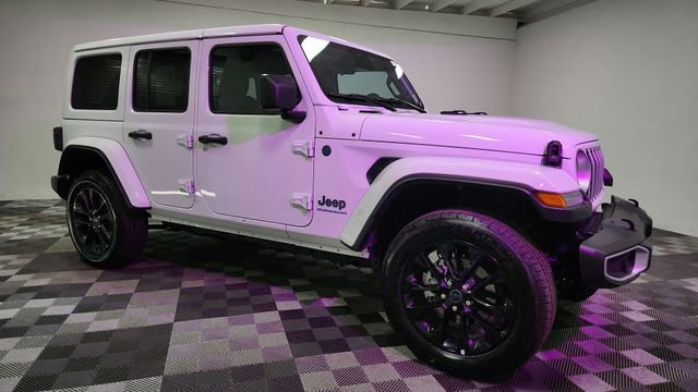 Used 2025 Jeep Wrangler Unlimited Sahara w/ Safety Group AWD/4WD image 4