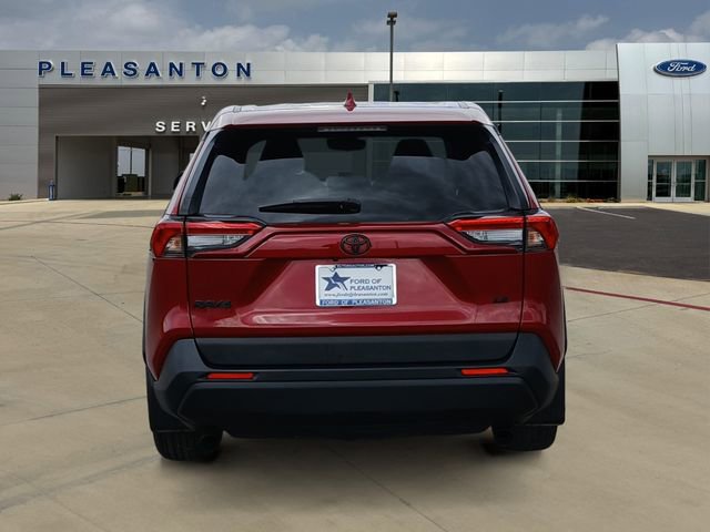 Used 2025 Toyota RAV4 LE FWD image 4