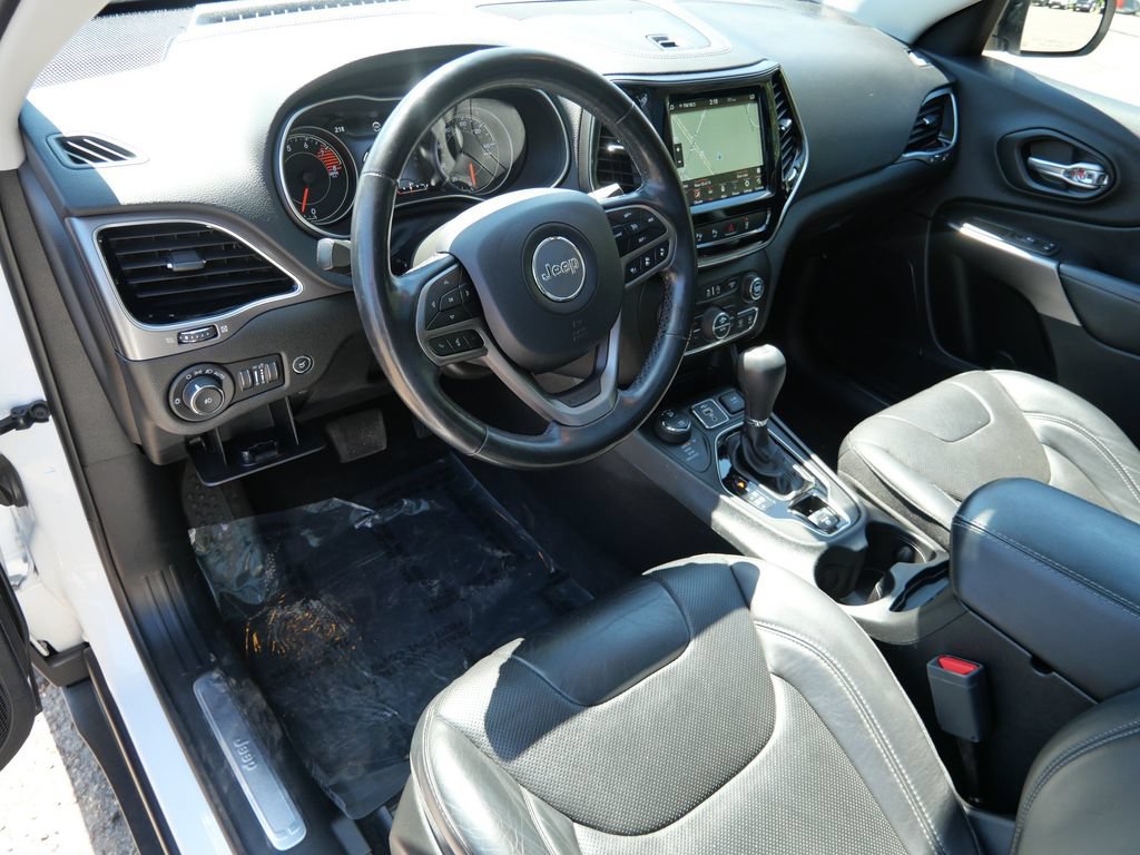 Used 2021 Jeep Cherokee Limited w/ Elite Package AWD/4WD image 3