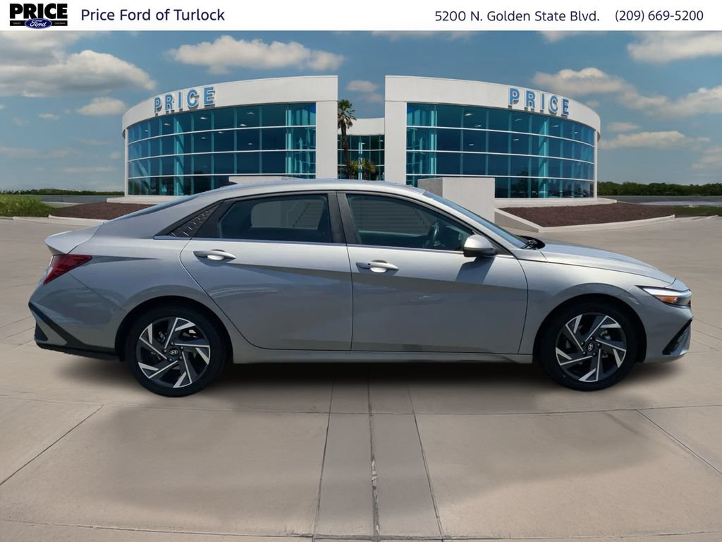 Used 2024 Hyundai Elantra SEL w/ Convenience Package FWD image 4