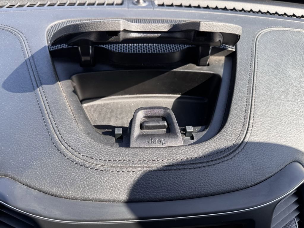 Used 2023 Jeep Cherokee Altitude Lux image 19