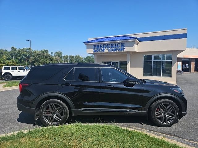 Certified 2025 Ford Explorer ST AWD/4WD image 3