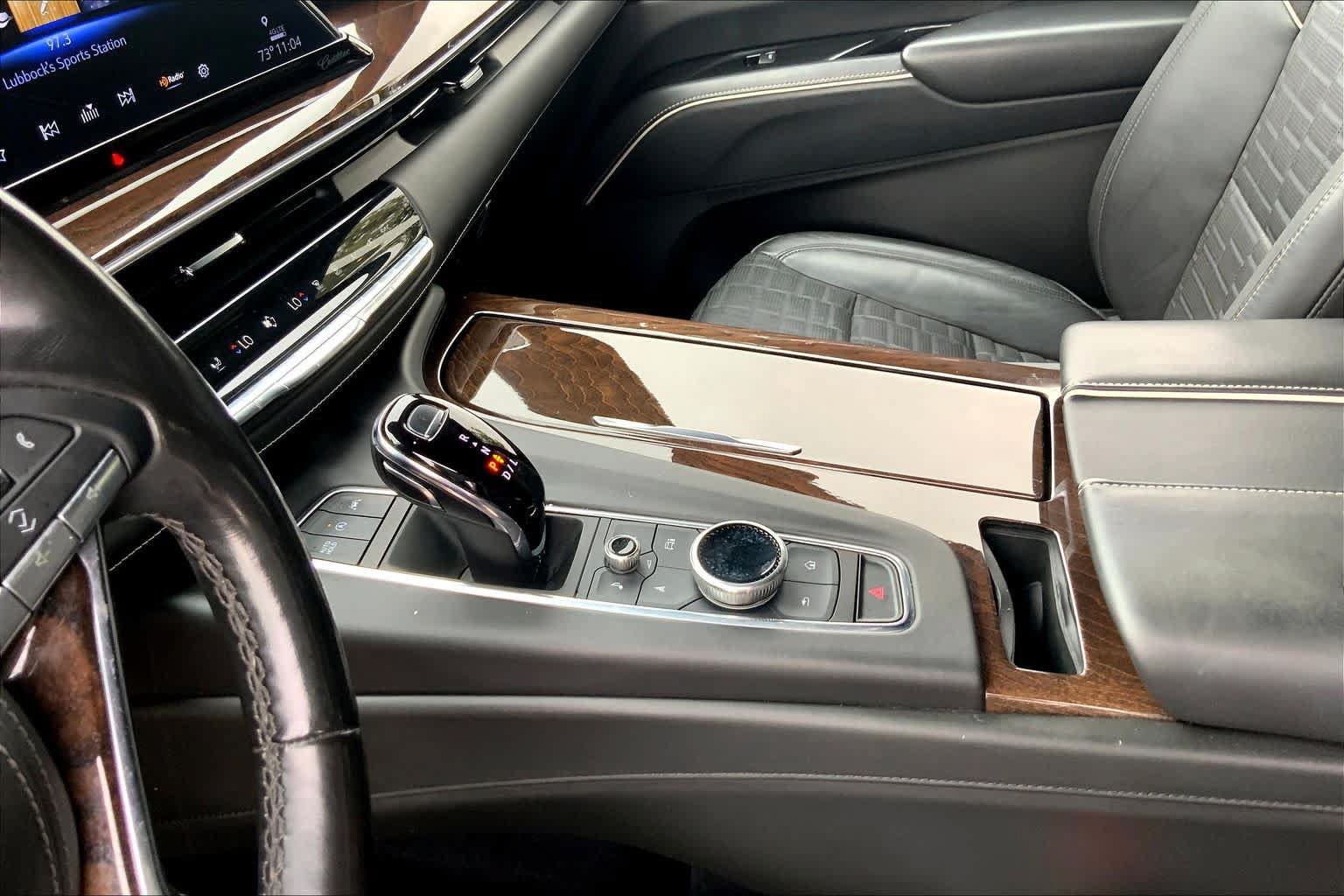 Used 2022 Cadillac Escalade Sport Platinum w/ Heavy-Duty Trailer Package AWD/4WD image 17