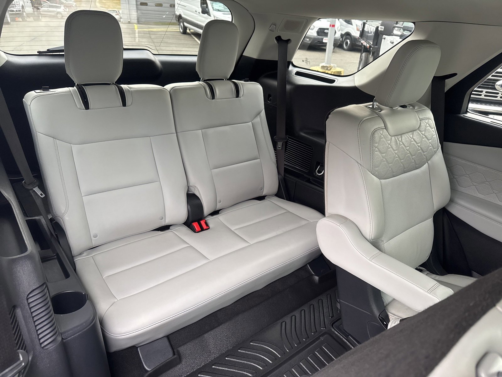 Certified 2025 Ford Explorer Platinum w/ LUX Leather Package image 32