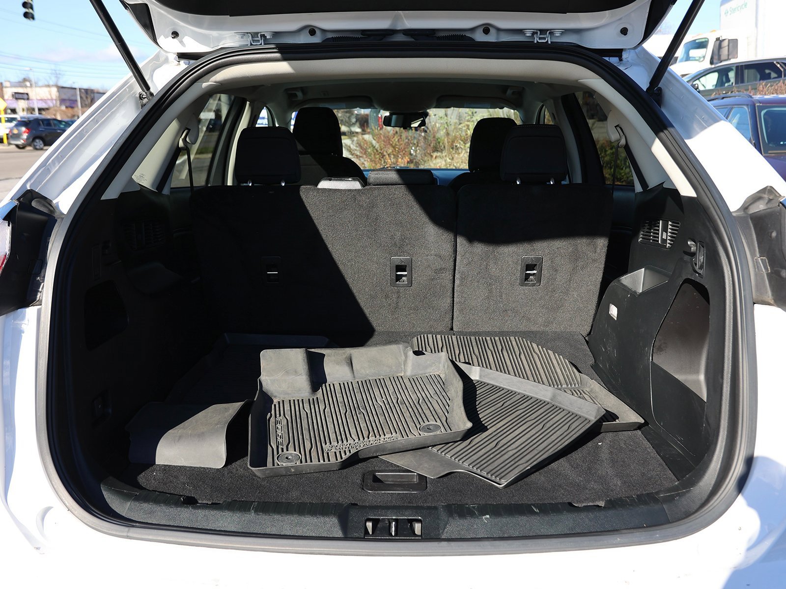 Certified 2023 Ford Edge SE w/ Black Appearance Package image 12