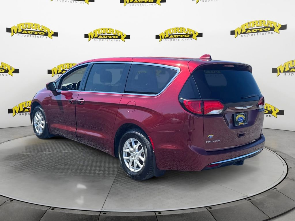 Used 2020 Chrysler Pacifica Touring w/ Advanced Safetytec Group FWD image 3