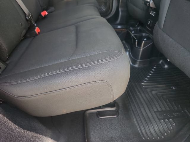 Used 2018 Jeep Wrangler Unlimited Sahara w/ Cold Weather Group AWD/4WD image 28