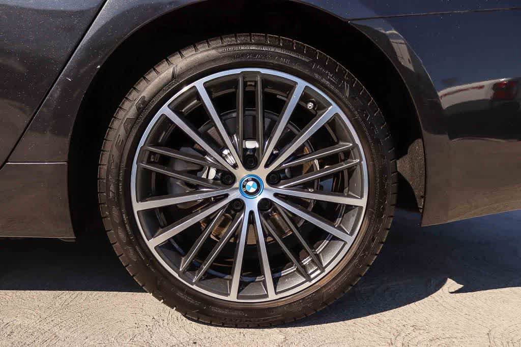 Used 2023 BMW 530e w/ Premium Package RWD image 10