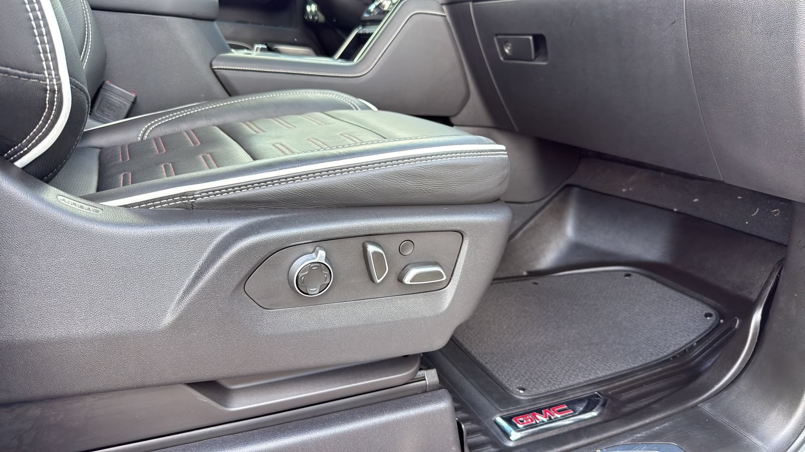 Used 2024 GMC Sierra 2500 AT4X AWD/4WD image 24