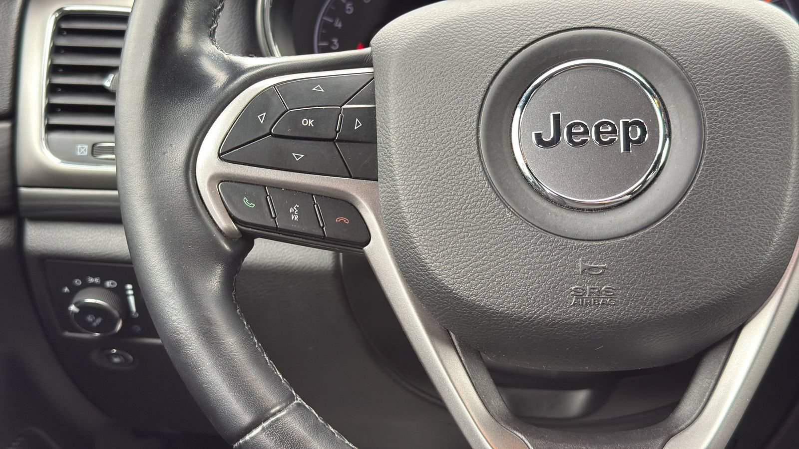 Used 2021 Jeep Grand Cherokee Laredo RWD image 16