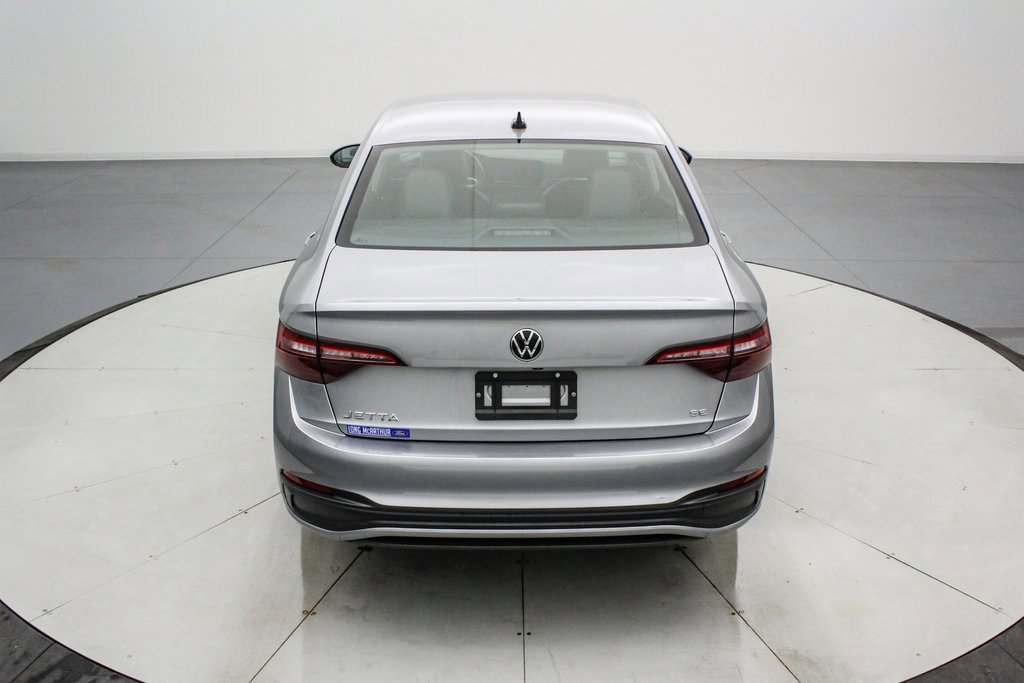 Used 2024 Volkswagen Jetta SE image 4