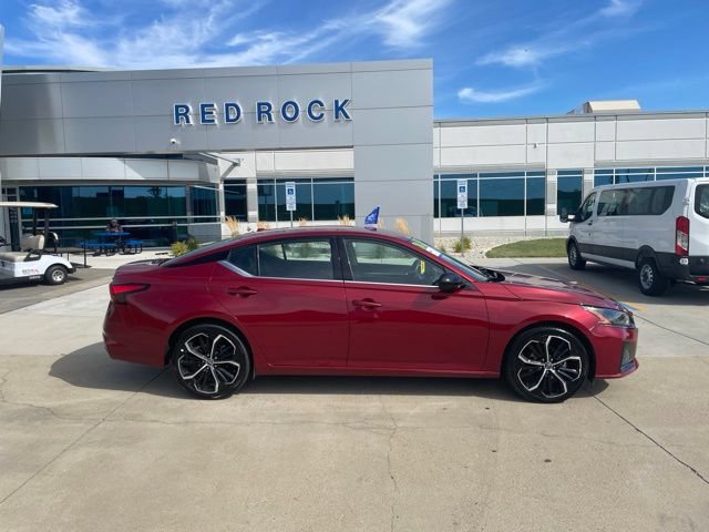 Used 2024 Nissan Altima 2.5 SR FWD image 3