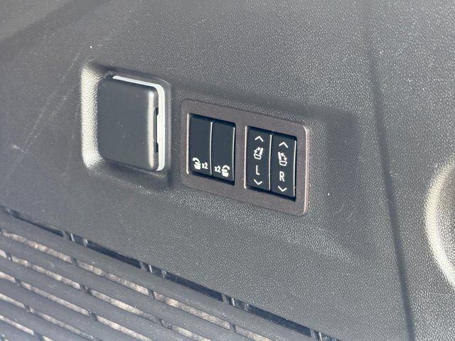 Used 2023 Chevrolet Tahoe High Country AWD/4WD image 39