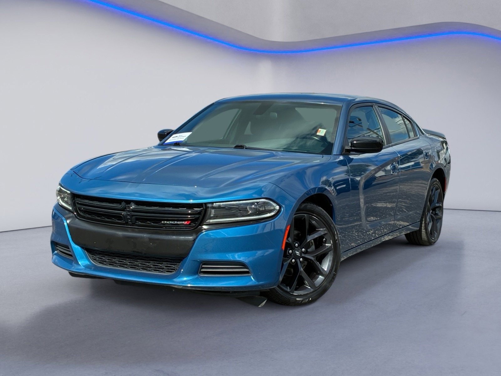 Used 2022 Dodge Charger SXT w/ Blacktop Package RWD image 2